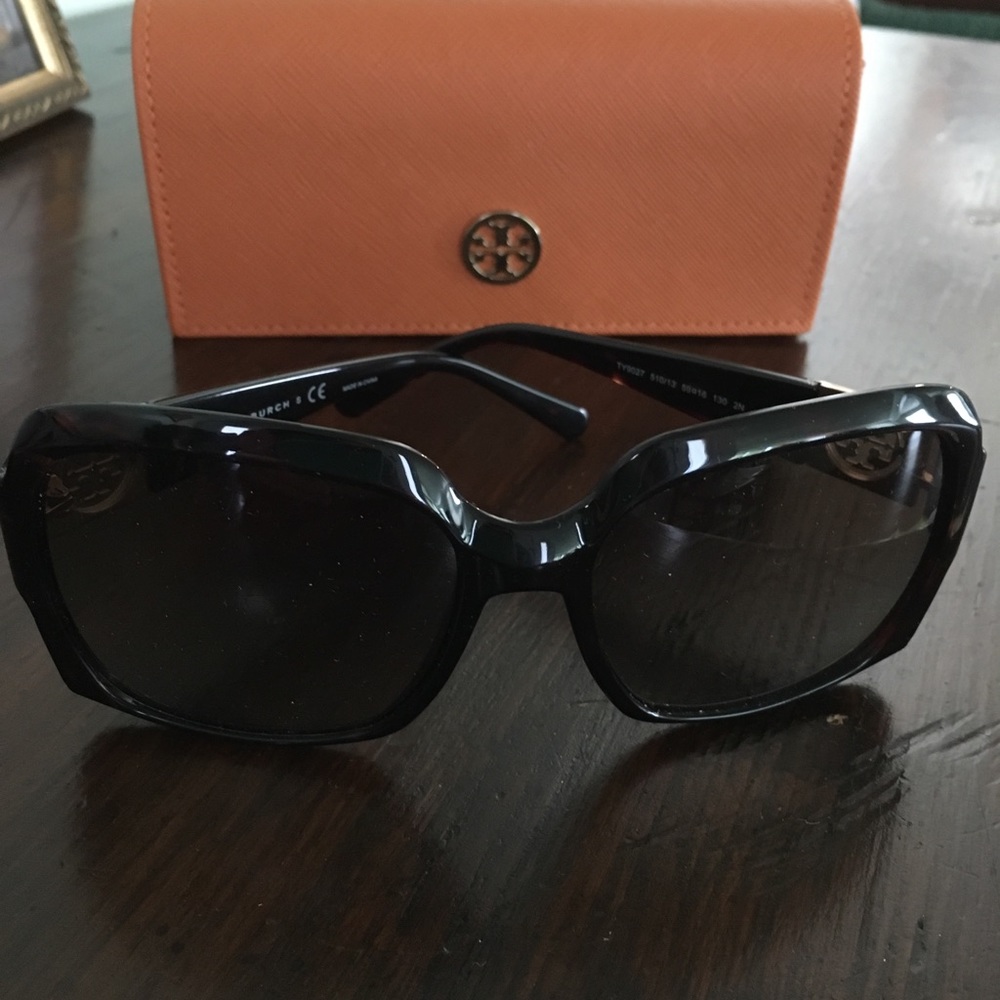 Tory Burch tortoise sunglasses with case, new